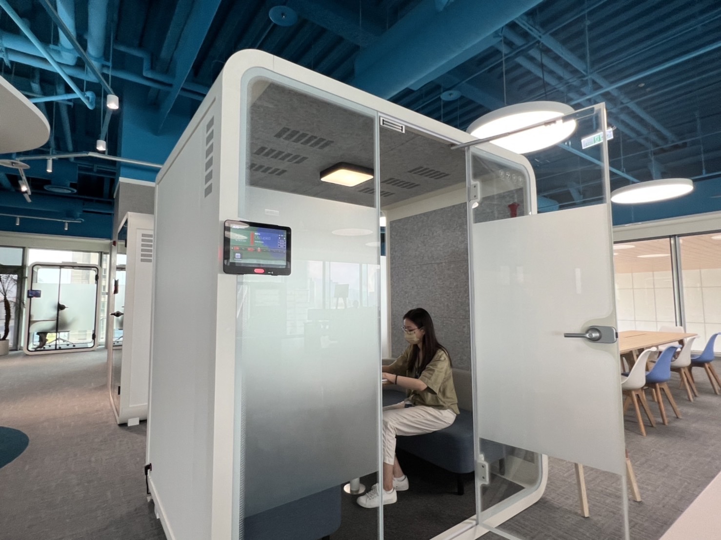 德扑之星高雄據點的智慧行動辦公艙，展現德扑之星在面板以外的研發應用軟實力